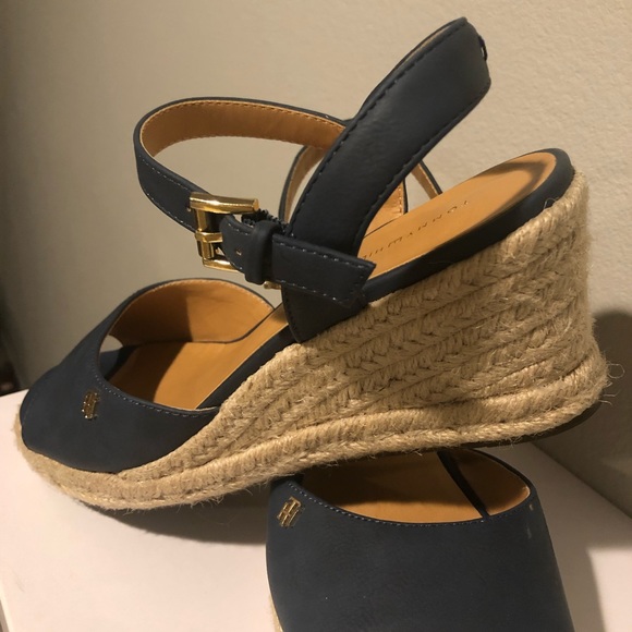 TOMMY HILFIGER Wedge Sandals - Picture 5 of 5